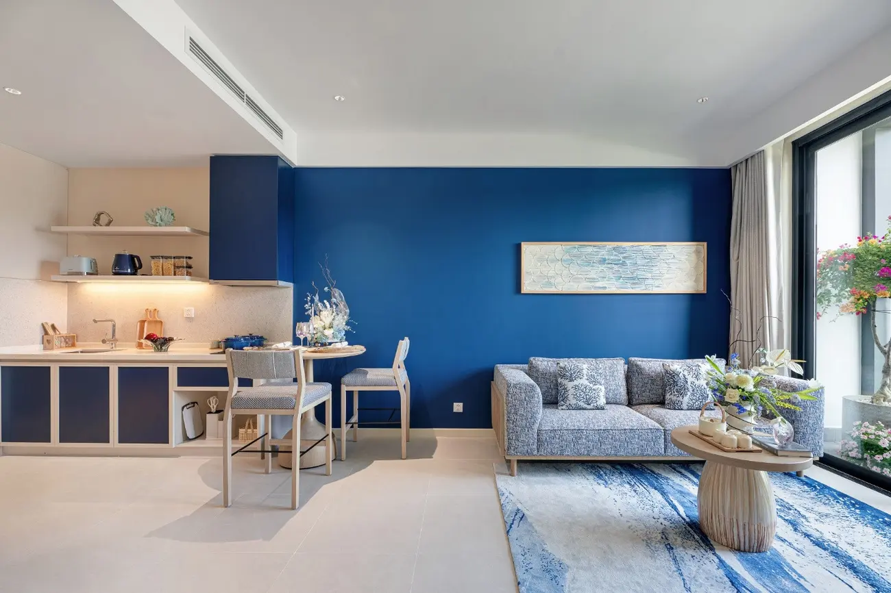 Căn hộ Blanca với nội thất hoàn thiện, thiết kế bởi Ong&Ong (Singapore), tạo không gian sống đẳng cấp.